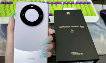 华为mate60pro屏幕自带保护膜吗1