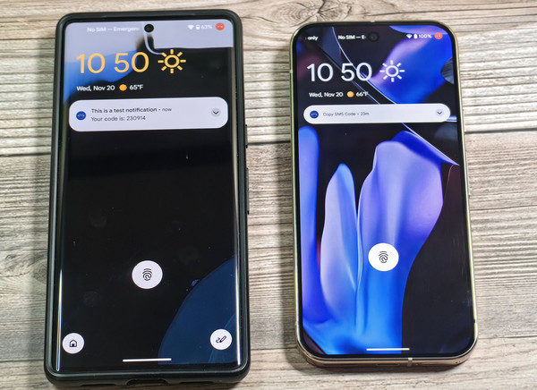 Android 15（左）和Android 16信息通知栏对比