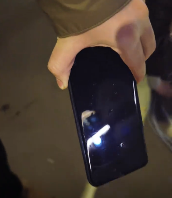 网友花重金打捞荣耀Magic7 Pro 8小时浸泡 功能完好无损
