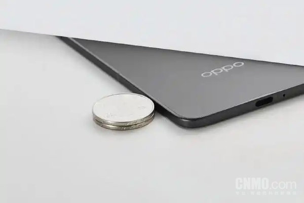 「沈义人」沈义人提前用上OPPO Find N5：作为纯直板机使用也不错